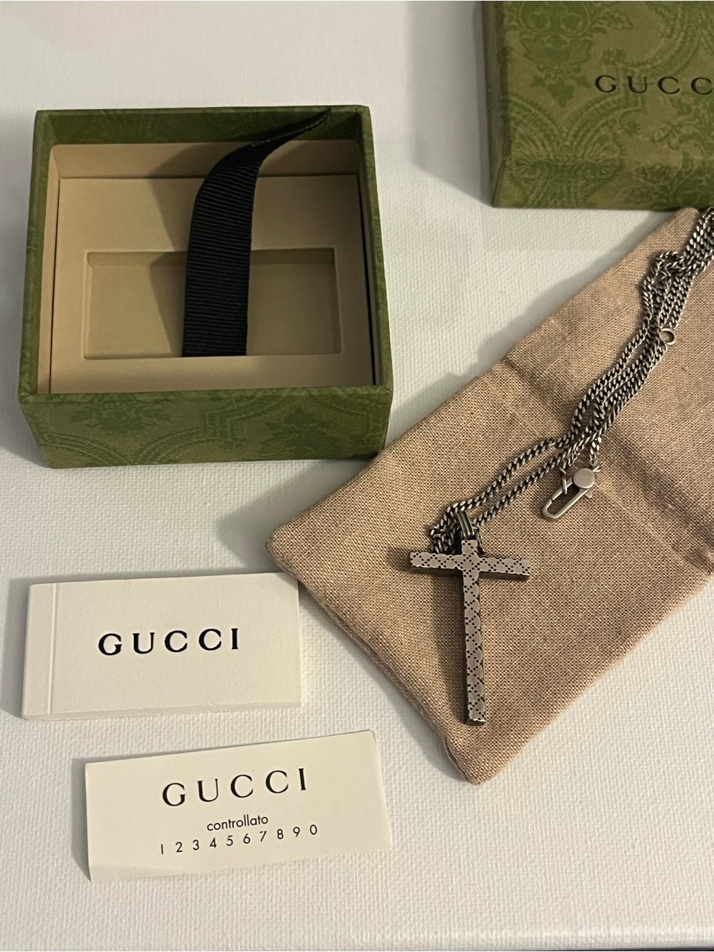Rare Authentic Gucci Diamante Cross Pendant Necklace Silver 55-60 cm long.